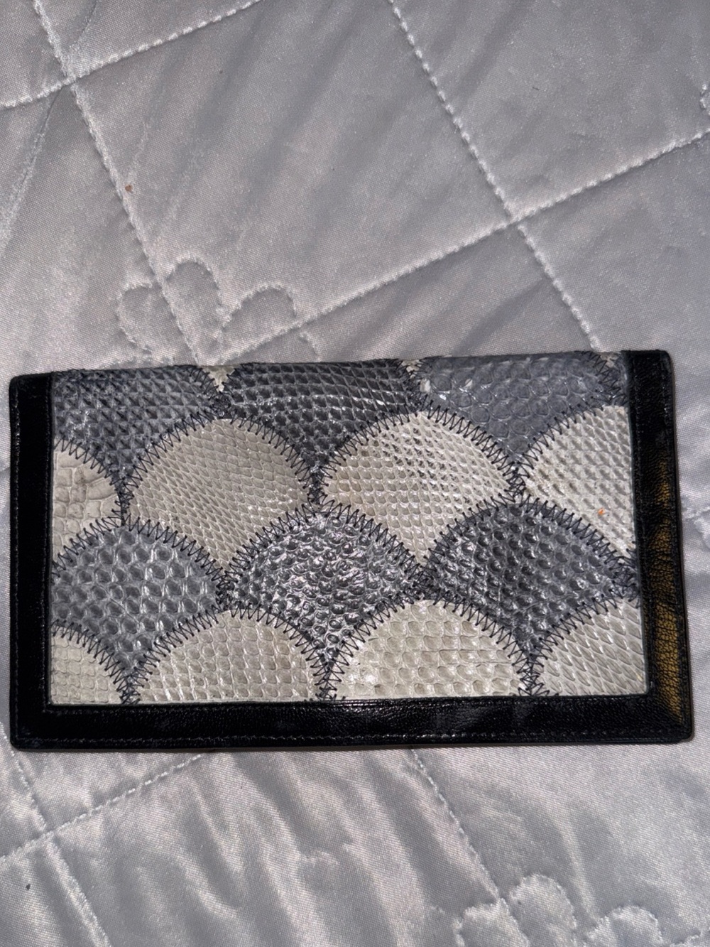 Vintage Varon-Textured Gray & White Scallop Card Wallet